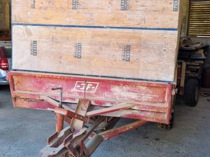 Bild 3:Misstreuer umgebaut zu Anhänger