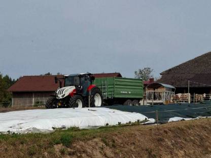 Bild 3:Mähen, Schwaden, Ackern, Grubbern, Silieren, Striegeln, Transport