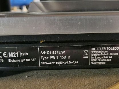 Bild 3:Waagen und Registrierkasse