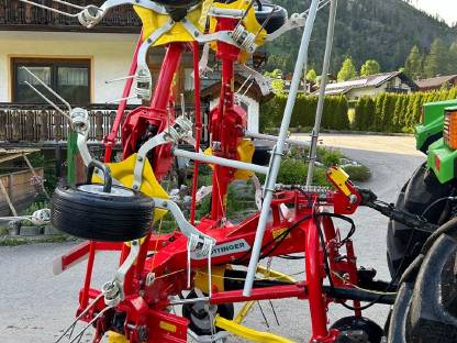 Bild 2:Pöttinger Kreiselheuer HIT 6.61