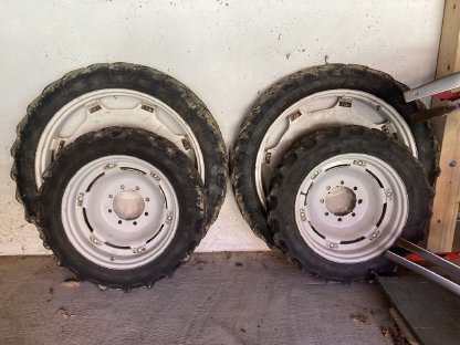 Pflegebereifung Steyr 250/85R28 & 9.5R44
