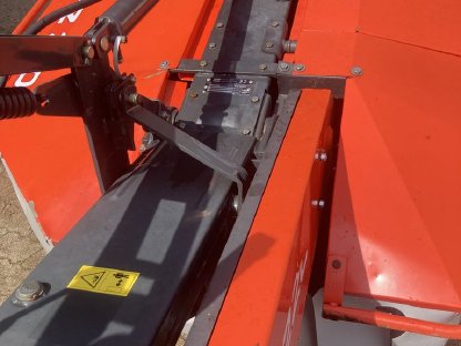 Bild 8:Sehr gut erhaltenes Kuhn-Mähwerk PZ 220