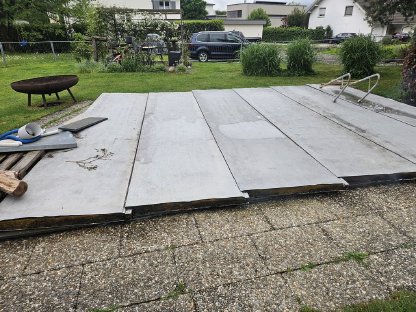 Fassadenpaneele abzugeben
