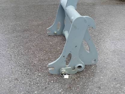 Bild 3:Rosensteiner Kat 2 Adapter mit Weidemann Aufnahme