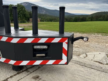Bild 3:Frontgewicht/Folienhalter VALTRA