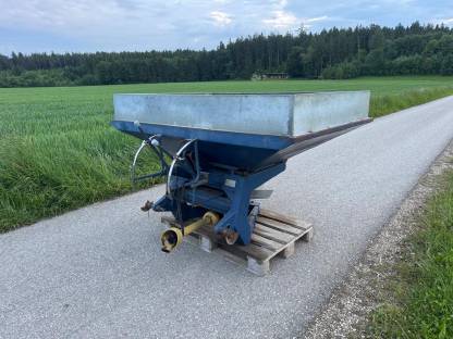 Bild 2:Bogballe Düngerstreuer