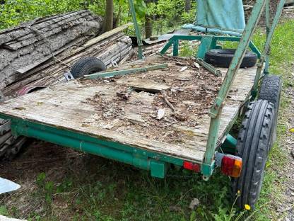 Bild 2:Holzanhänger