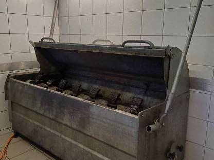 Bild 3:Brüh- und Enthaarungsmaschine