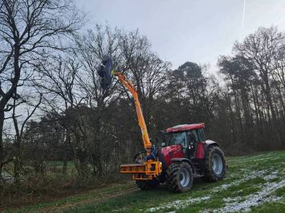 Bild 3:Heckenschnitt, Lichtraumschnitt, Säge, Ausleger, Mulcher