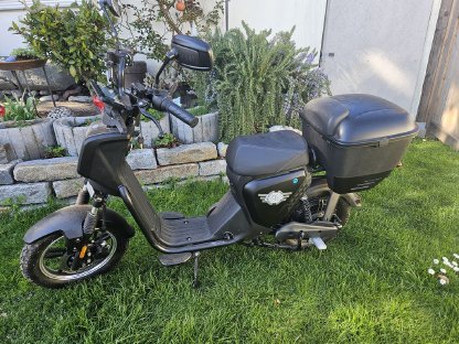 Verkaufe E-Roller mit nur 10 km am Tacho, E.F.O.