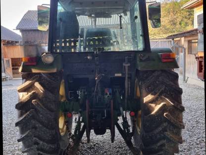 Bild 4:John Deere Traktor mit Frontlader 2850