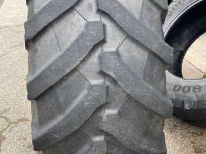 Bild 2:Traktorreifen 600/65R38