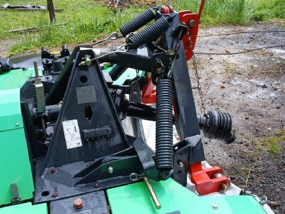Bild 5:Frontmähwerk Deutz-Fahr KM 4.27 FS mit Entlastungsfedern