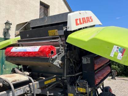 Bild 2:CLAAS Strohpresse Rundballen VARIANT 360