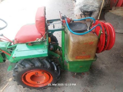 Bild 2:HOLDER Traktor A 15 Diesel Allrad mit Spritze