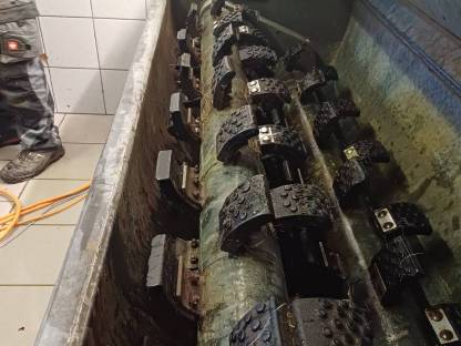 Bild 2:Brüh- und Enthaarungsmaschine