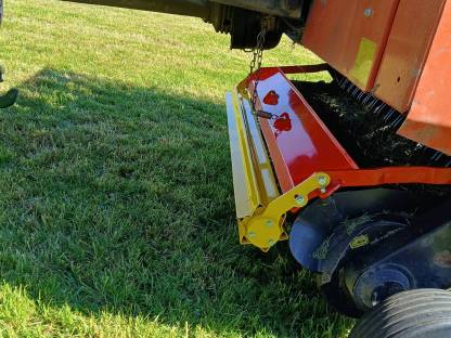 Bild 2:Pickupblech mit Beschleuniger/Andrückwalze Pöttinger