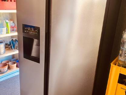 Kühl/Gefrierkombi mit Eiswürfelbereiter unf Frischwasser
