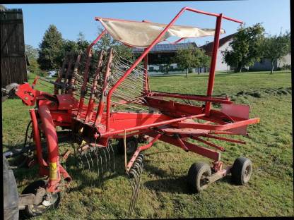 Bild 8:Kreiselschwader Seitenschwader Kuhn GA 4521 GM