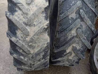 Bild 2:Michelin Multibib 540/65/38 und Taurus 440/65/28