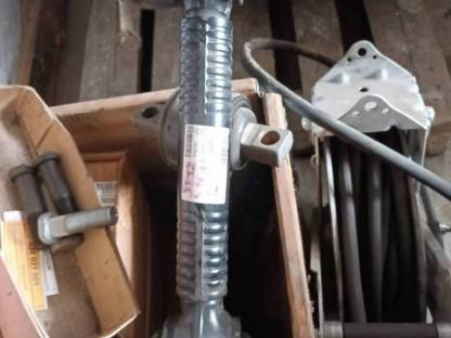 Bild 8:Neue LKW-Ersatzteile