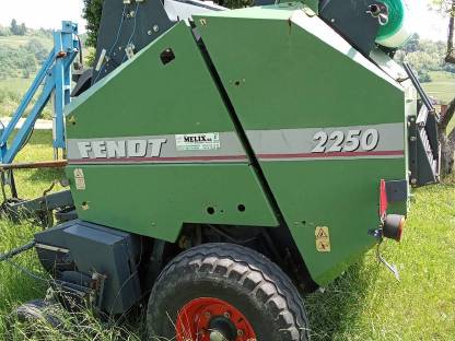 Rundballenpresse Fendt 2250