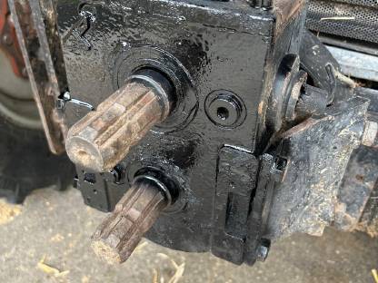 Bild 8:Hydrac Fronthydraulik und Frontzapfwelle