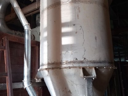 Bild 3:Verschiedene Geräte zur Getreidevermahlung, Mischfuttererzeugung