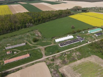 Bild 2:Schweinezuchtanlage und Schlachthof - 29,25 ha - Grenznähe