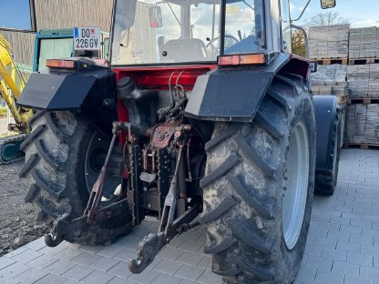 Bild 6:Traktor MF 3065