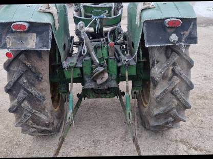 Bild 2:Traktor John Deere 710S Frontlader
