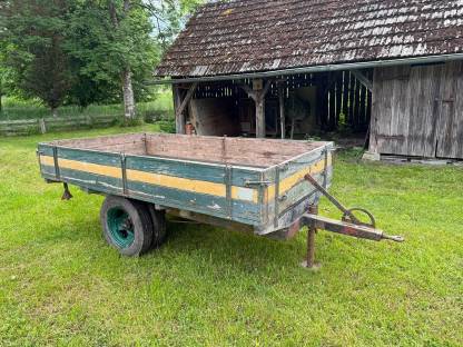 Bild 2:Traktoranhänger