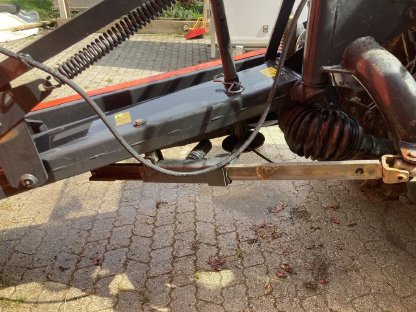 Bild 9:Sehr gut erhaltenes Kuhn-Mähwerk PZ 220