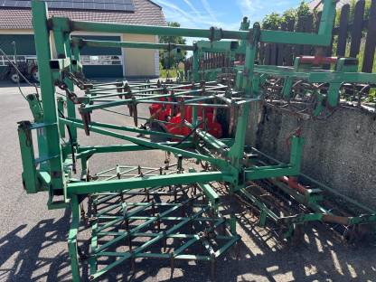 Bild 2:Feldherr Saatbettkombi Egge