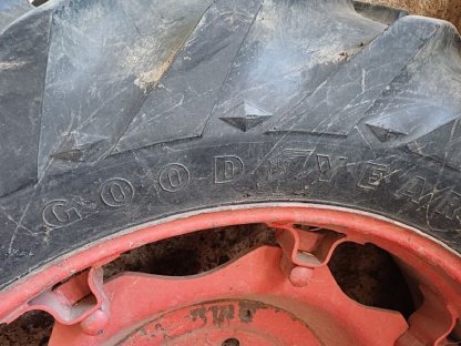 Bild 4:Pflegereifen 12,4-36 / 11-36