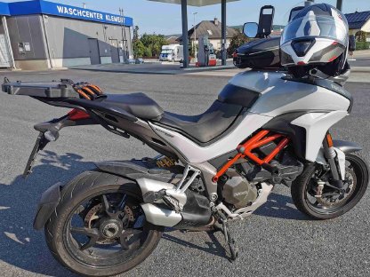 Bild 4:Fuhrpark muss leider wegen Platzmangel verkleinert werden. Ducati Multistrada 1200 S DVT Pikes Peak