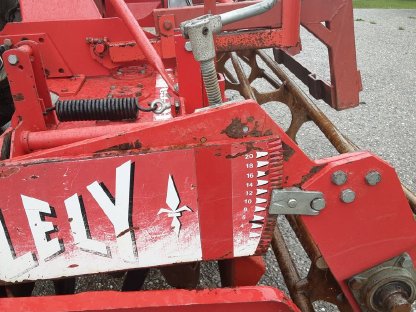 Bild 4:Kreiselegge Lelyterra 250