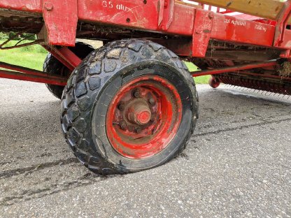 Bild 7:Pöttinger Ladewagen 25