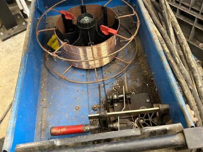 Bild 3:Schweißmaschine CEMIG 245 S