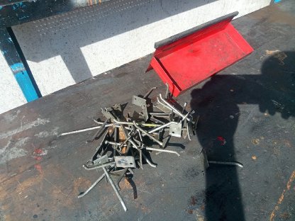 Bild 7:Werkbank Werktisch mit großem Schraubstock