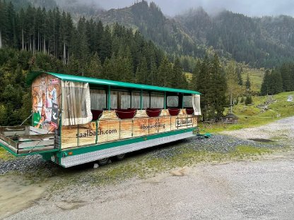 Bild 2:Bummelzug Waggon