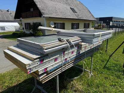 Diverse Paneele und Schiebefenster zu verschenken