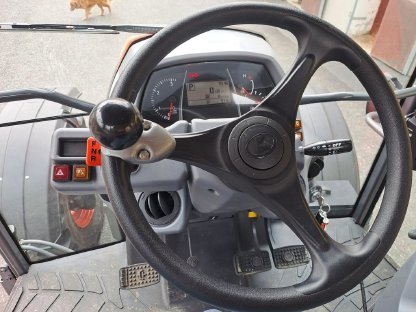 Bild 5:Traktor Kubota M4-063