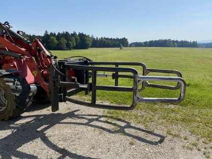 Bild 3:Ballenzange, Rundballenzange Bressel und Lade B30