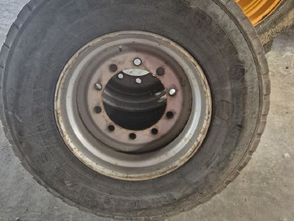 Bild 2:2 x 385/65R22,5 Anhängerreifen mit Felgen