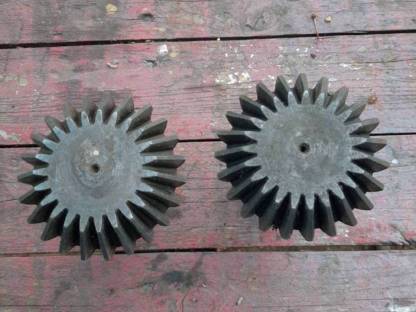 Bild 2:2 Kegelzahnrad-Wellen Mengle Miststreuer