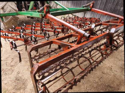 Bild 2:Saatbeetkombination Knoche egge, grubber