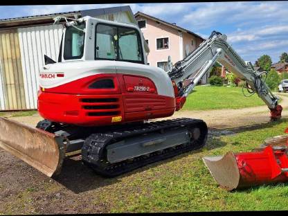 Bild 2:Takeuchi TB290-2 mit Zentralschmierung