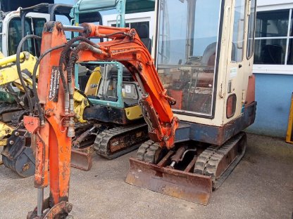 Bild 2:Takeuchi TB15 Minibagger
