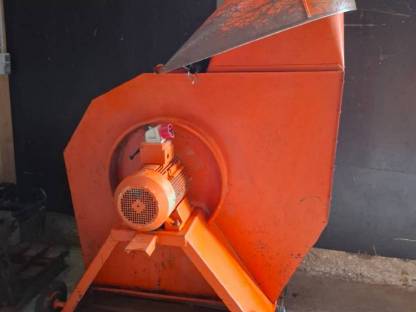 Bild 2:Auer Heuschoner Sauggebläse